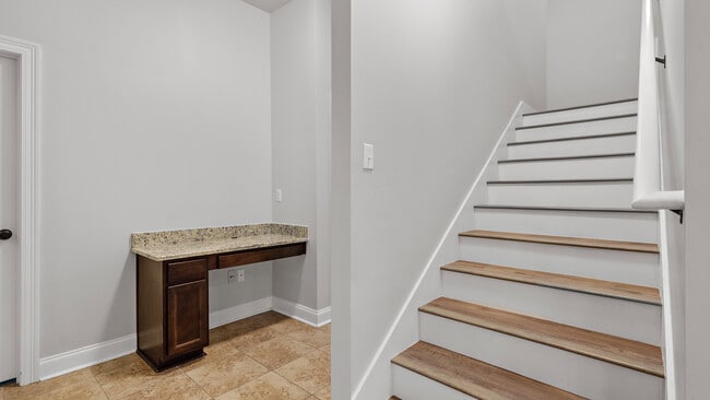 Building Photo - 70469 Chambly Ct