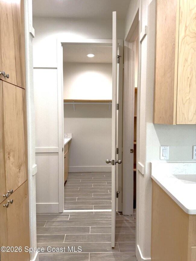 Building Photo - 2821 Edington Dr