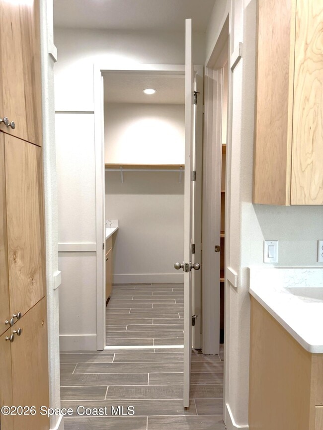 Building Photo - 2851 Edington Dr