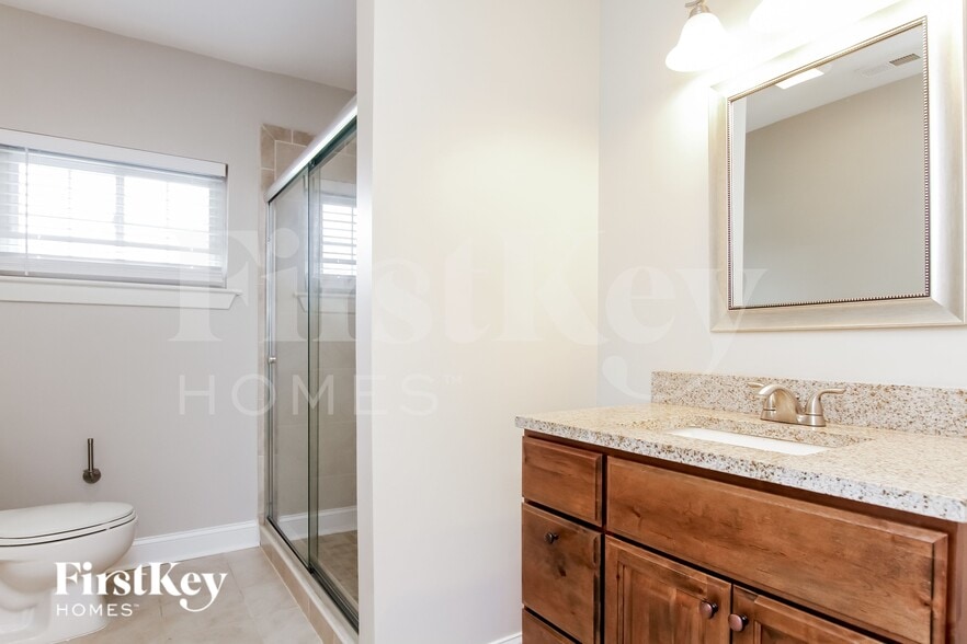 Building Photo - 240 Palaside Dr NE