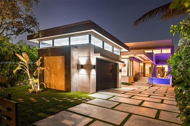 Building Photo - 723 NE 77th St