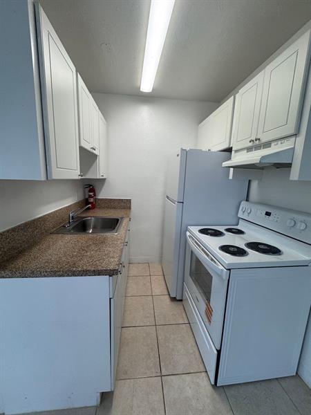 Building Photo - 3871 SW 12th Pl