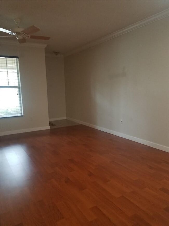 Building Photo - 5880 W Sample Rd