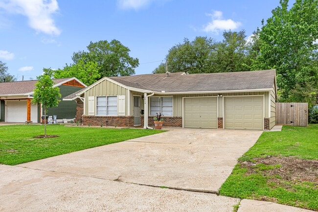 Building Photo - 2019 Woodvine Dr