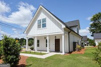 Building Photo - 499 Little Oak St