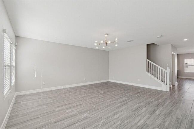 Building Photo - 4921 W Paul Ave