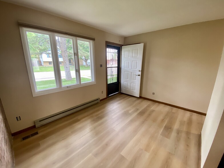 Building Photo - 2302 Cartier Dr