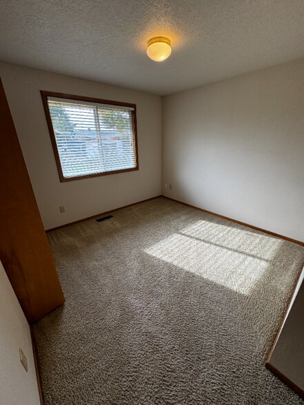 Building Photo - 860 Shaff Rd SE