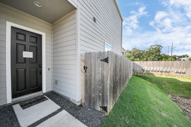 Building Photo - 8821 Hollister Pine Ct