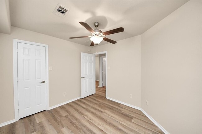 Building Photo - 6483 Calgary Woods Ln
