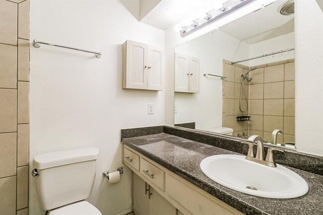 Building Photo - 8116 Exmoor Dr