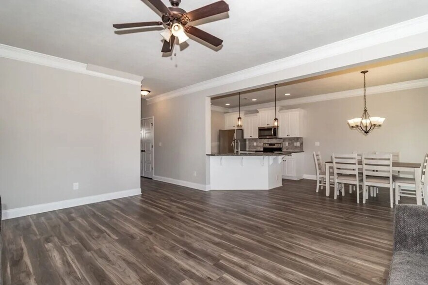 Building Photo - 1016 Swan Ct