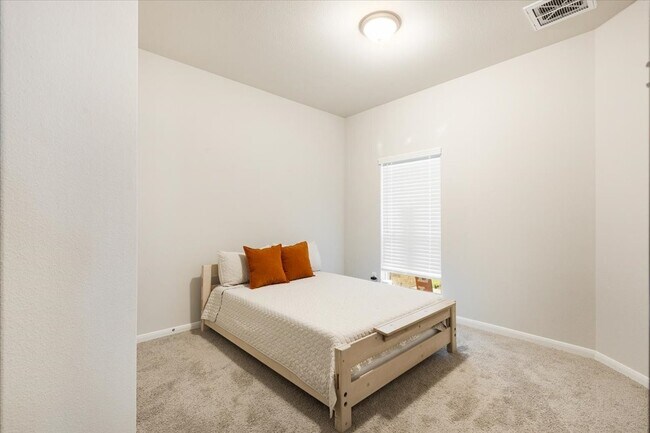 Building Photo - 418 Emerald Thicket Ln