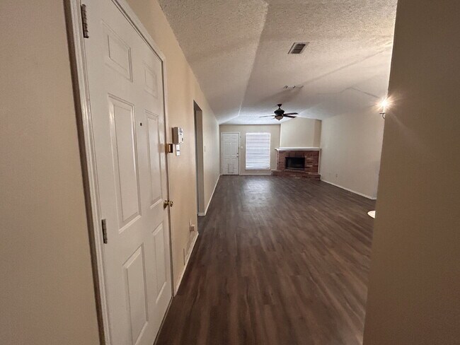 Building Photo - House Located Minutes From Park, School & ...