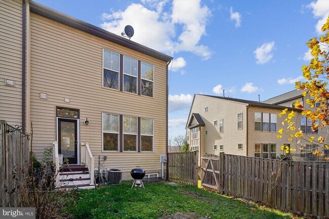 Building Photo - 6947 Country Club Terrace
