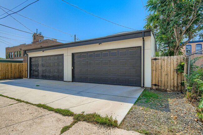 Building Photo - Beautiful, Modern 3 Bed/ 4 bath Home in Curtis Park! FIRST MONTHS RENT FREE!