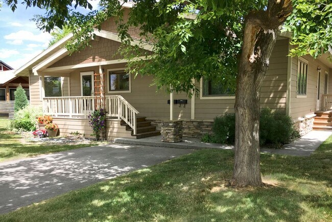 Primary Photo - 516 N Willson Ave