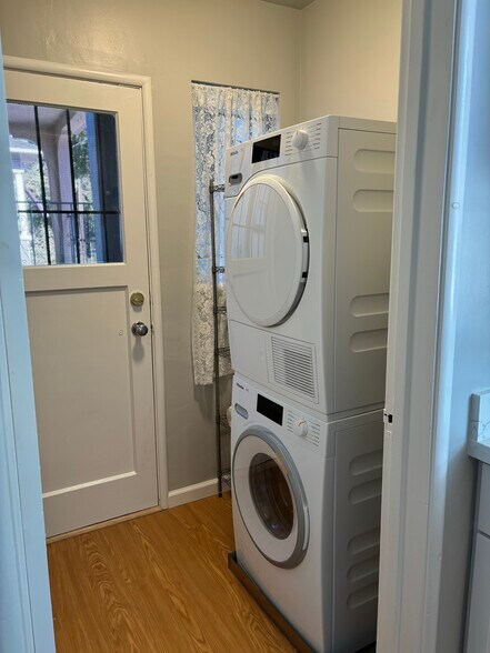 Laundry room - 459 44th St