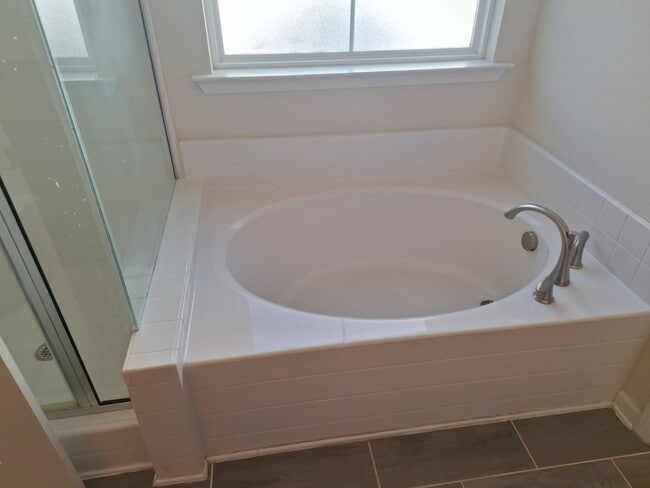 Building Photo - Superb Home Located in the Catawba Hills Neighborhood!