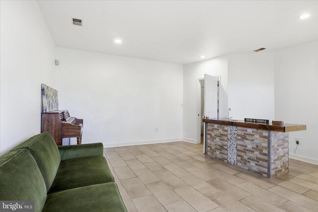 Building Photo - 4550 Fair Valley Dr