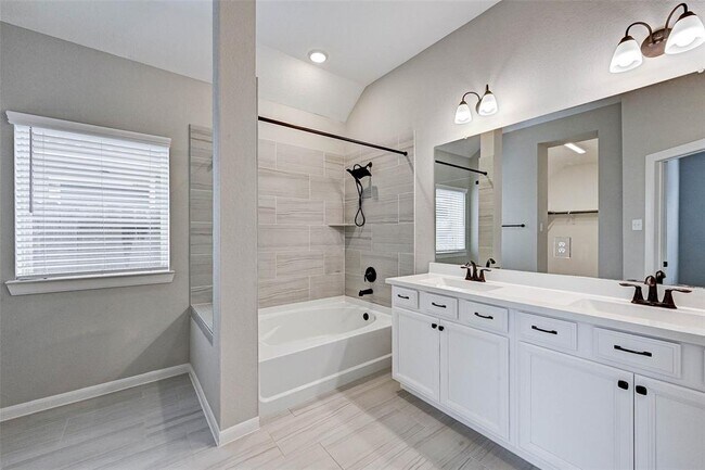 Building Photo - 25403 Kidwiler Dr