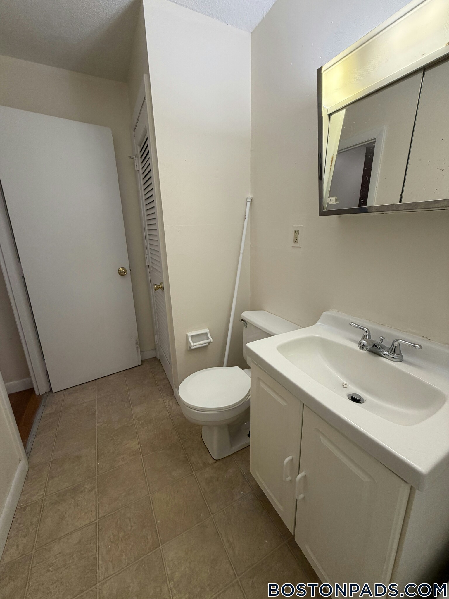 Building Photo - 122 Dustin St