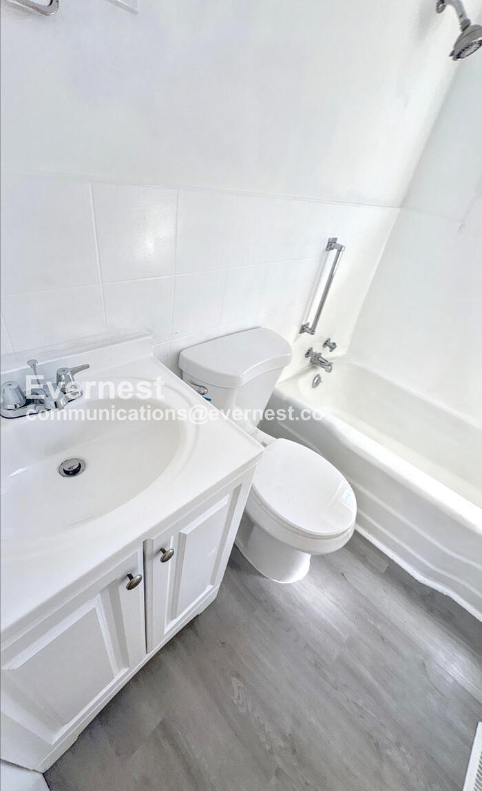 Building Photo - 417 62nd St