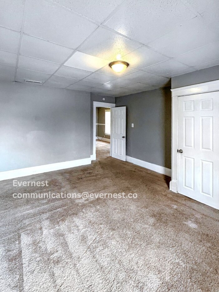 Building Photo - 5806 Bonna Ave