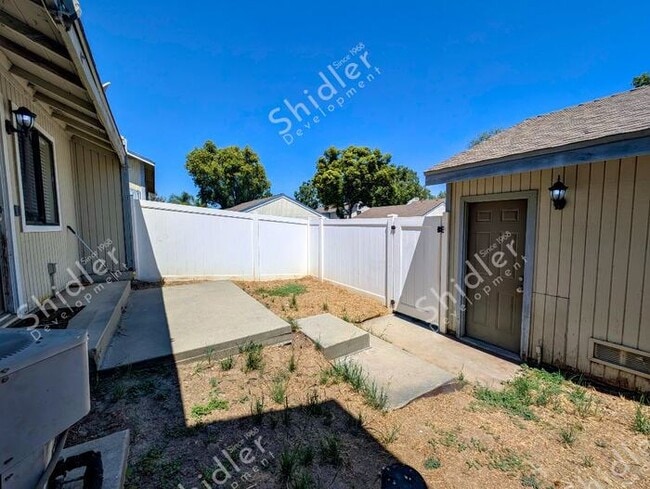 Building Photo - 2 Bed 1 Bath No one Above You