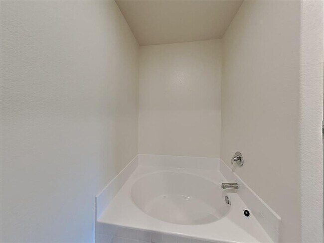 Building Photo - 105 Pettigrew Ct