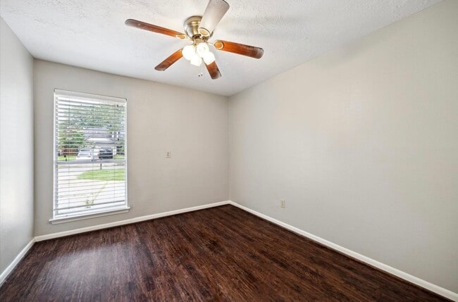 Building Photo - 25903 Long Hill Ln