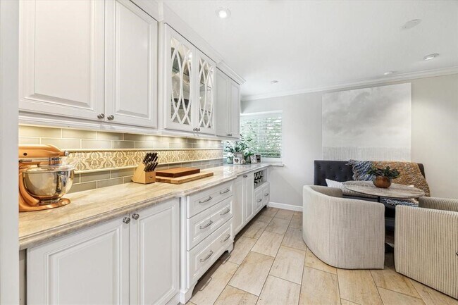 Building Photo - 6503 Hickorycrest Dr