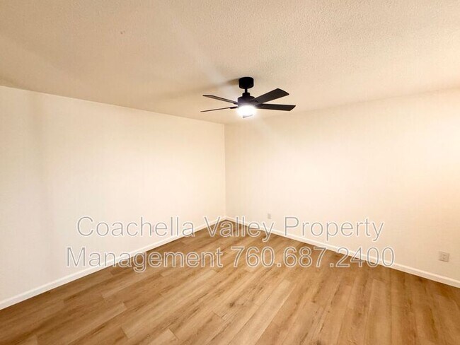 Building Photo - 41595 Navarre Ct