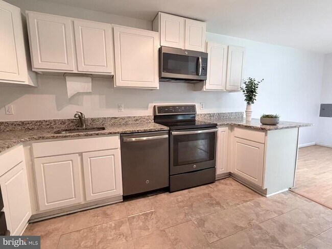Building Photo - 18711 Paprika Ct