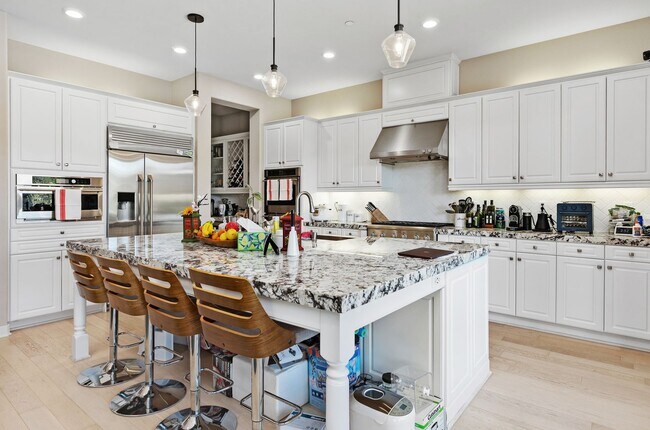 Building Photo - Beautiful 5 bedroom home in Heart of Carme...