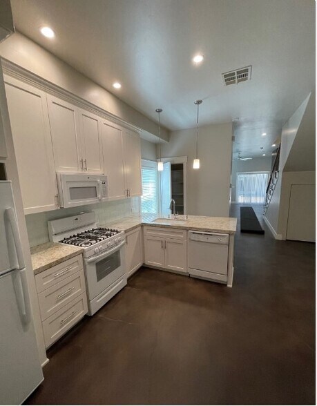 Primary Photo - 2215 Q St