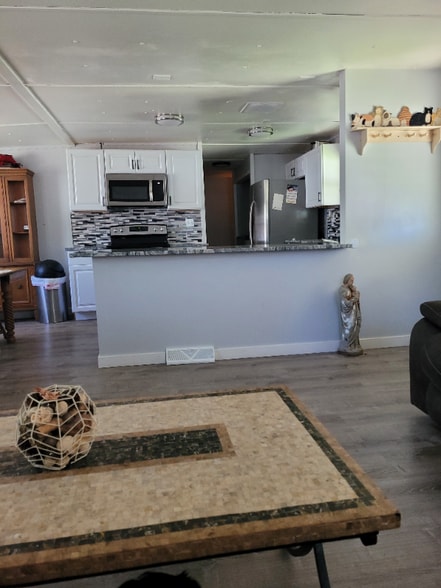 Building Photo - 10 9th Ave