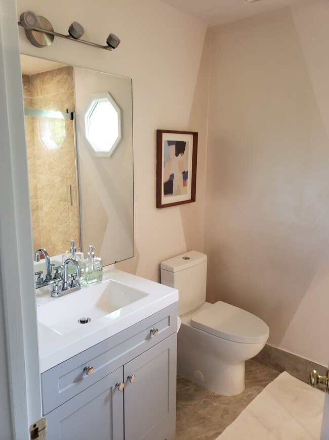 Building Photo - 2250 Rock Springs Ct