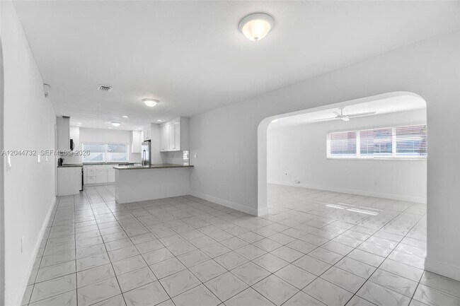 Building Photo - 7125 SW 93rd Ct