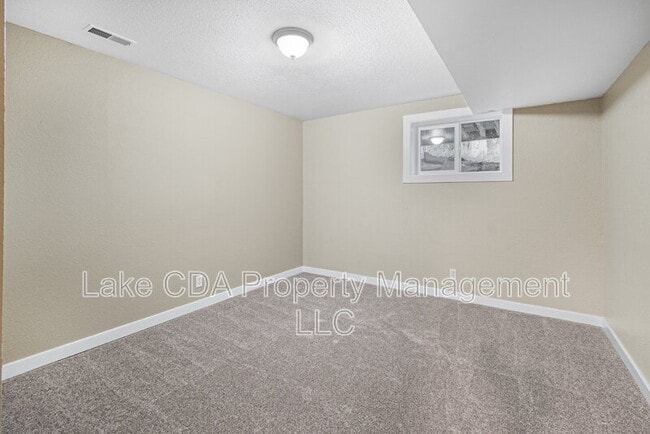 Building Photo - 1525 E Woodland Dr