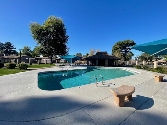 Building Photo - 6610 S Lakeshore Dr