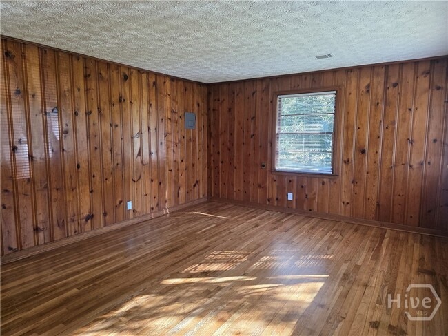 Building Photo - 8 Ronnie Ave