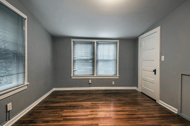 Building Photo - Summit St 2091-2091.5 MLR