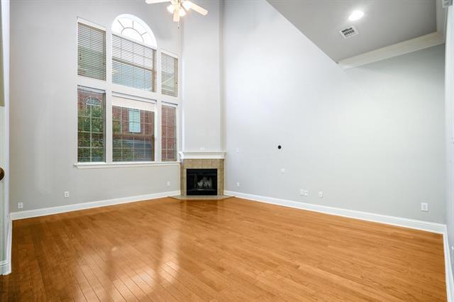 Building Photo - 5836 La Vista Dr