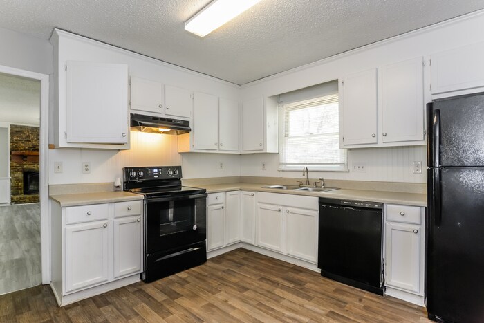 Building Photo - 3910 Walnut Hill Ct