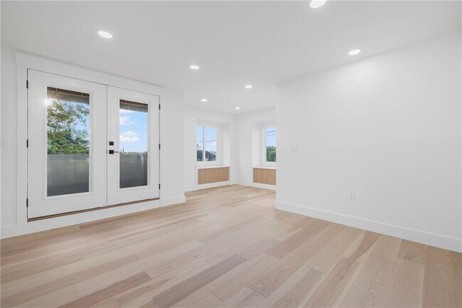 Building Photo - 7 Sheffield Ave