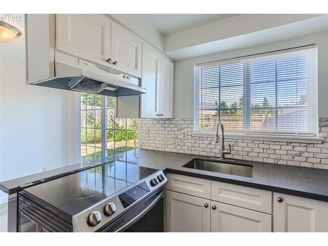 Building Photo - 3adlj01