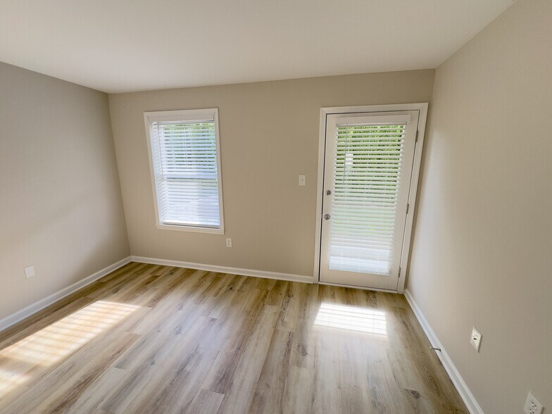 Building Photo - 185 Lindfield Cir