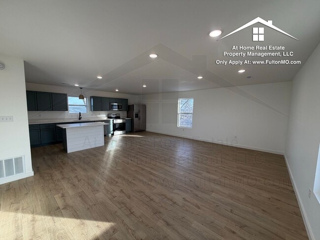 Building Photo - 508 E 8th St