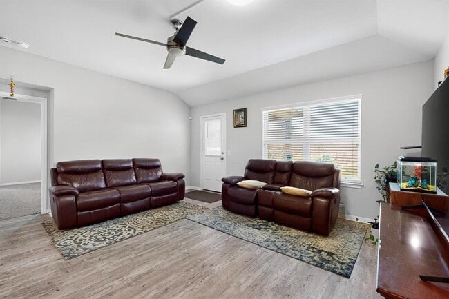 Building Photo - 112 Palo Duro Ct